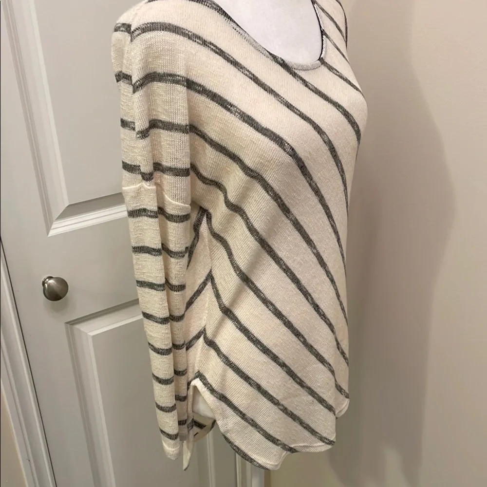 Bar III Stripped pullover scoop neck sweater Crean & Gray, long sleeve NWT